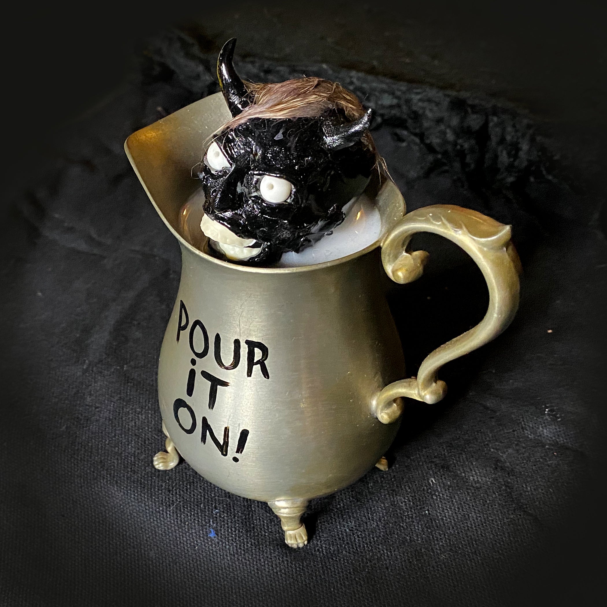 Pour It On - Figurine