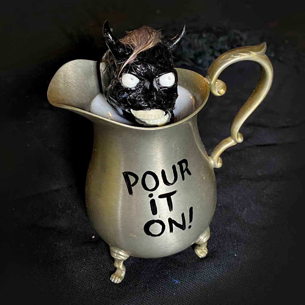 Pour It On - Figurine