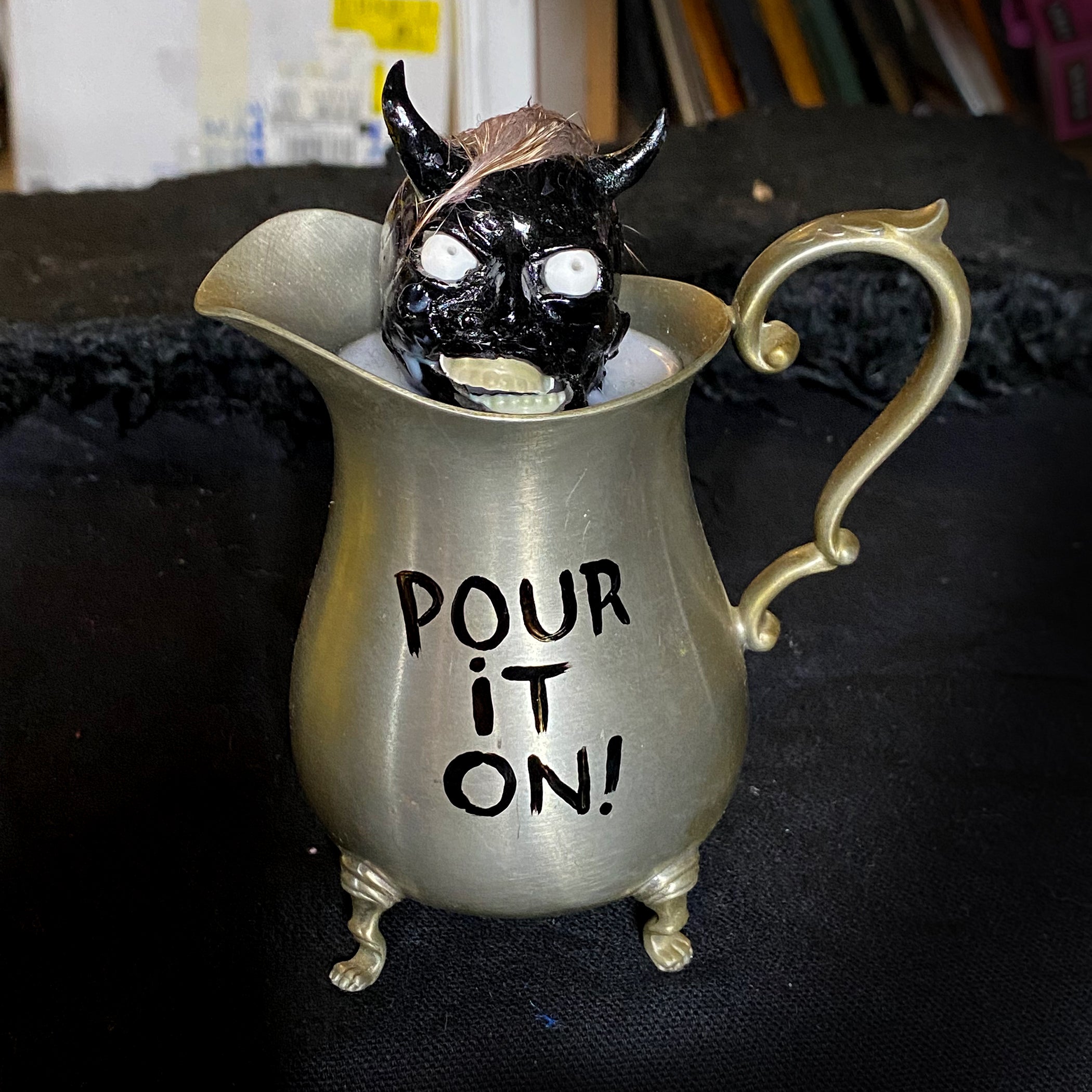 Pour It On - Figurine